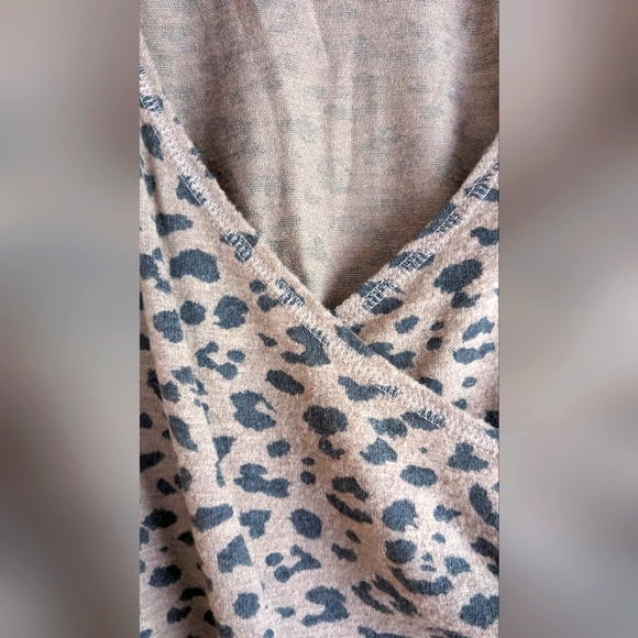 Abercrombie and Fitch cheetah print long sleeve cross front bodysuit - Picture 2 of 5